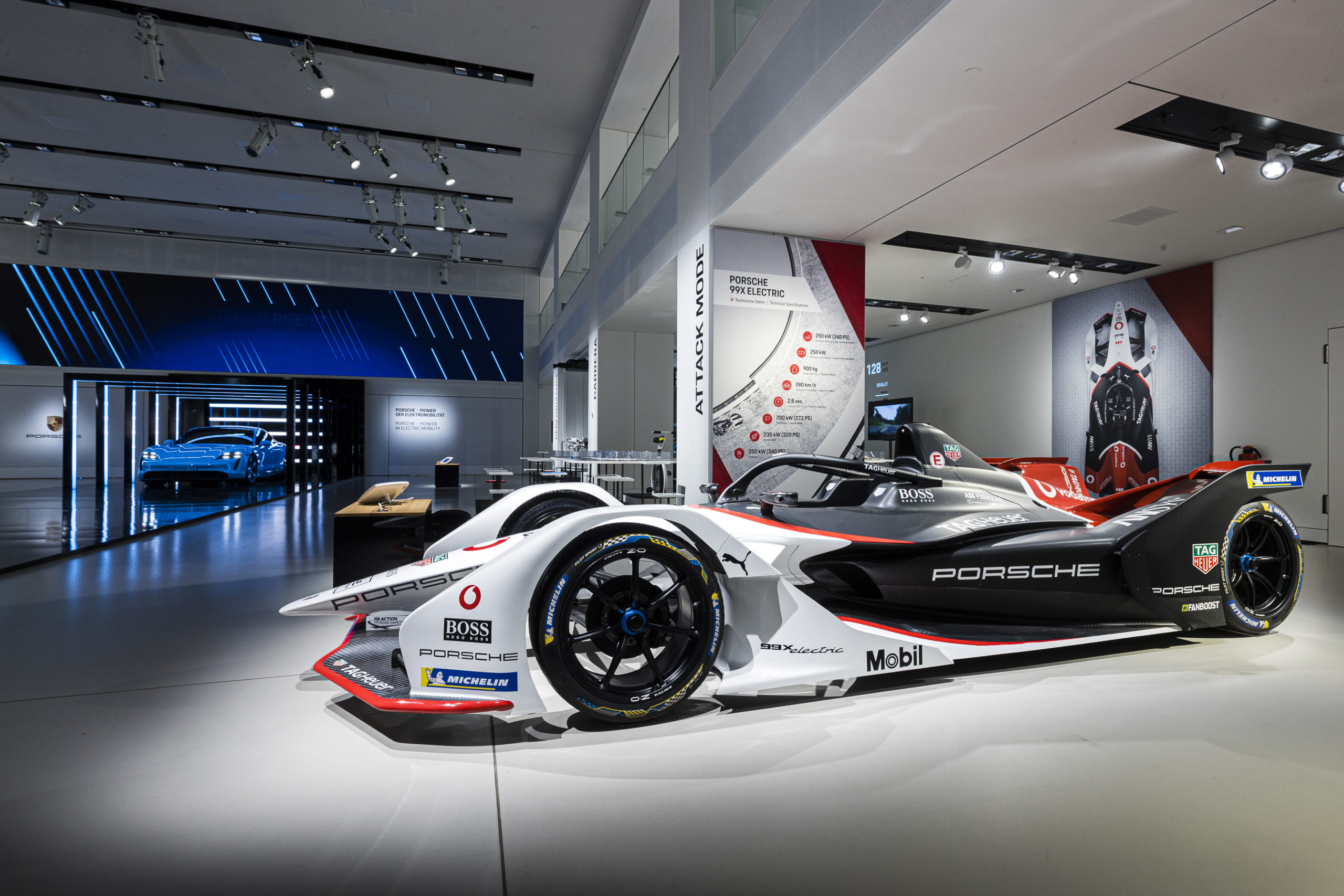Porsche –Pionier der Elektromobilität“ innerhalb der konzernübergreifenden Ausstellung „Start to Drive Electric“ im DRIVE